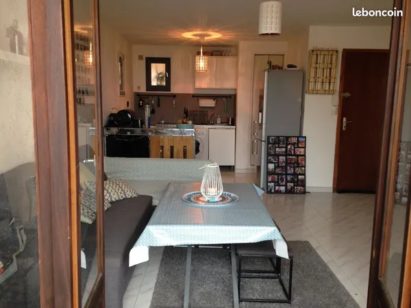 Beau t2 la garde res.fermee parking. 2 terrasses 