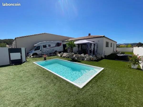 Maison plein pied, piscine, 3ch, 2sdb 