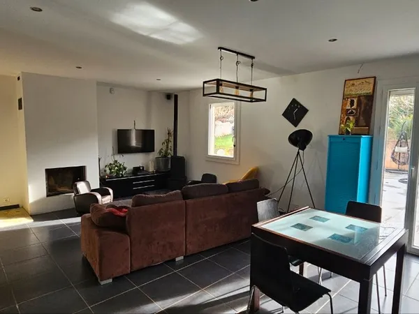 À VENDRE - Maison 142 m² avec garage et terrasse arborée 