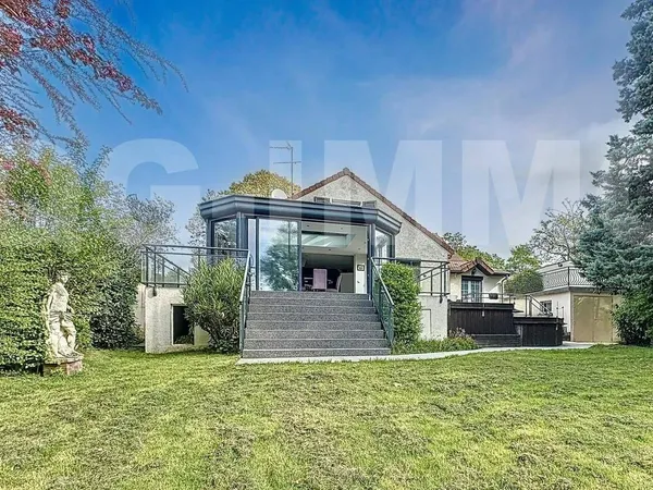 Maison 8 pièces 250 m² 
