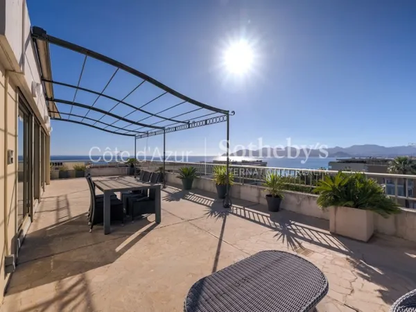 Penthouse duplex 4 pièces à Cannes Plages du Midi avec terrasse 