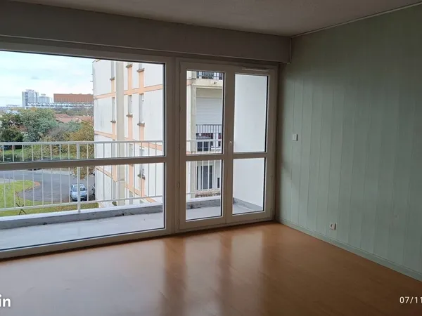 Studio 1 pièce 28 m² 