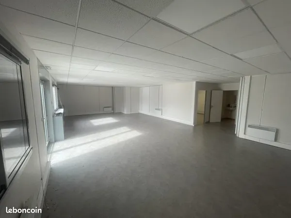Bureaux 93 m² 