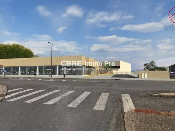 Local commercial 611 m² 