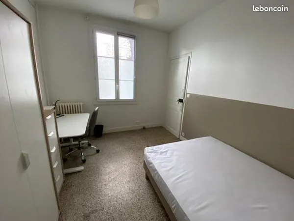 Grande chambre dans maison avec jardin proche centre ville 
