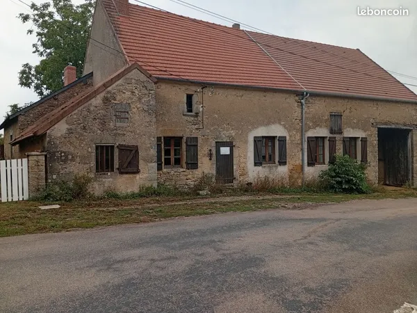 Maison ancienne avec verger et grange attenante 