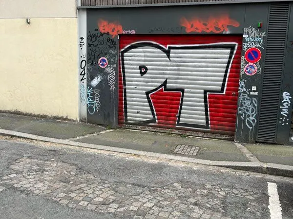 Location parking bas Montreuil 