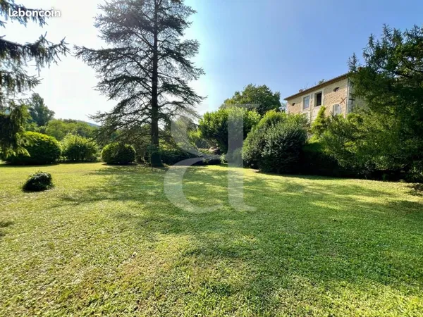 Mas 9 pièces 364 m² 