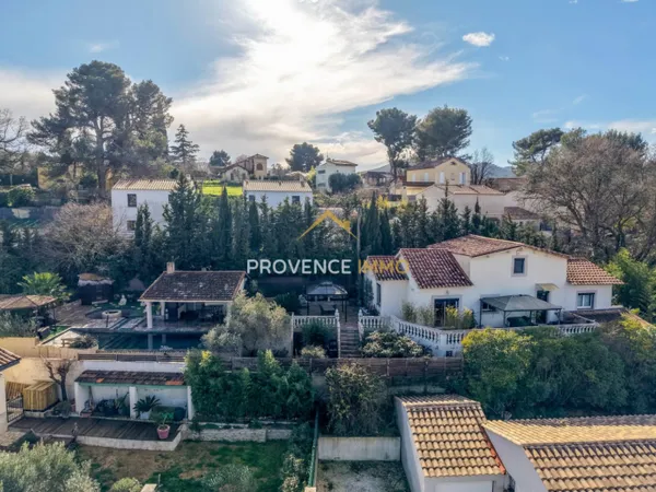 Maison T4 + 2 appartements T2 - 221 m2 - Hauteurs d'Aubagne 