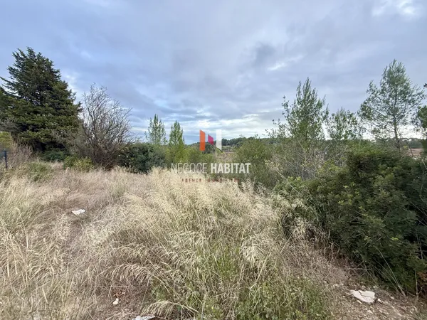 Terrain constructible de 1168 m2 viabilisé avec belle vue dé 