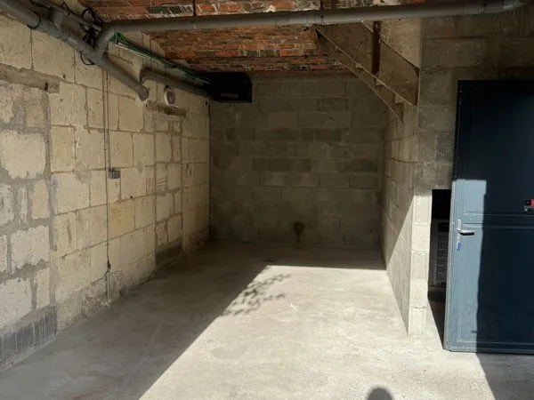 🏠 Garage - box spacieux 
