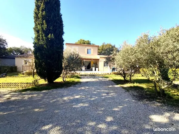 Maison 8 pièces 233 m² 