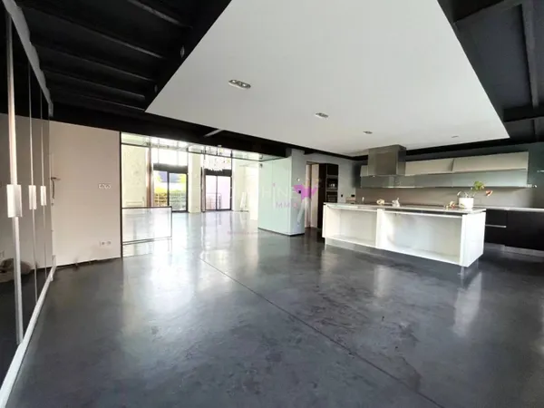 Loft 6 pièces 232 m² 