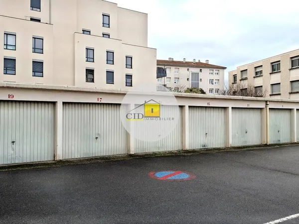 Parking - Garage Location Lyon 8e Arrondissement   101€