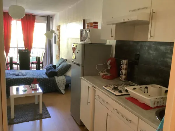 Studio 1 pièce 27 m² 