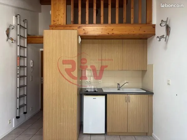 Studio 1 pièce 17 m² 