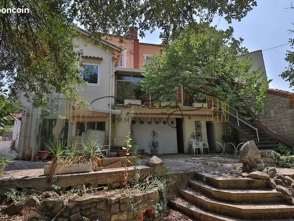 Propriété 7 pièces 200 m² 