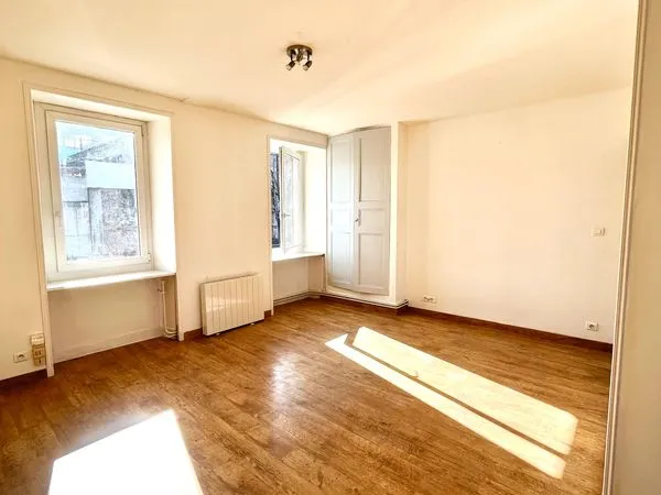 Appartement T2 rénové de 40 m² à Commentry (03600) 