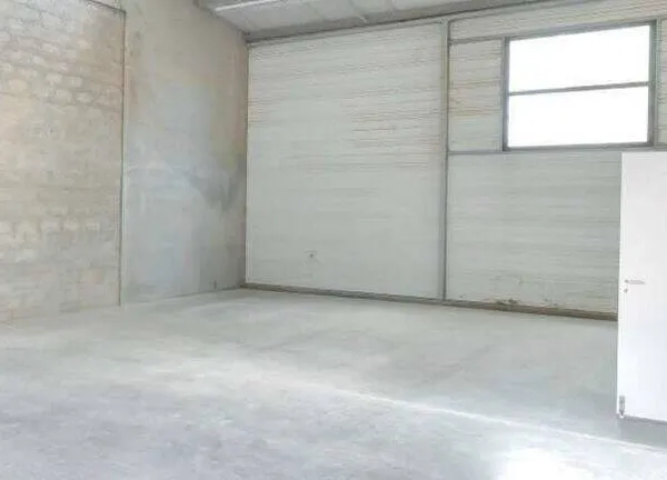 Local d'activité 137 m² 