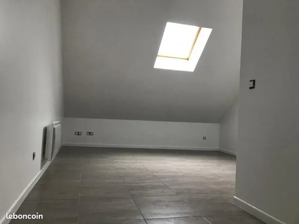 Studio 1 pièce 14 m² 
