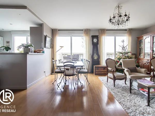 Appartement lumineux au dernier étage avec terrasse 