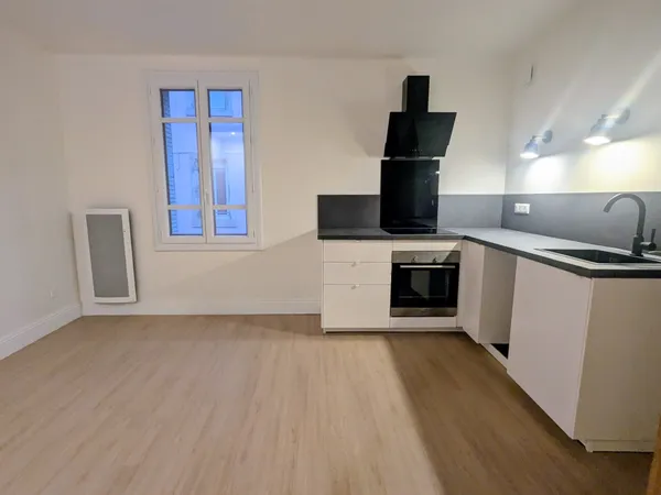 Maison rénovée avec studio indépendant et garage 