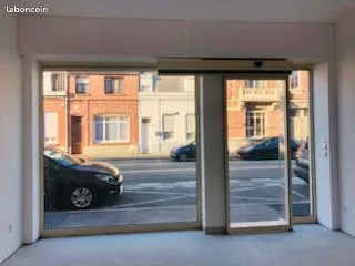 Local pro 55 m² rénové - Axe passant - Hazebrouck 