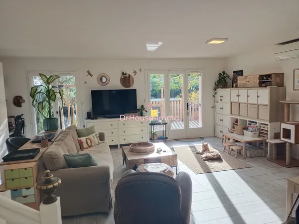 Maison avec piscine 5 pièces 103 M2 sur 354 M2 de terrain sur HYERES COSTEBELLE 
