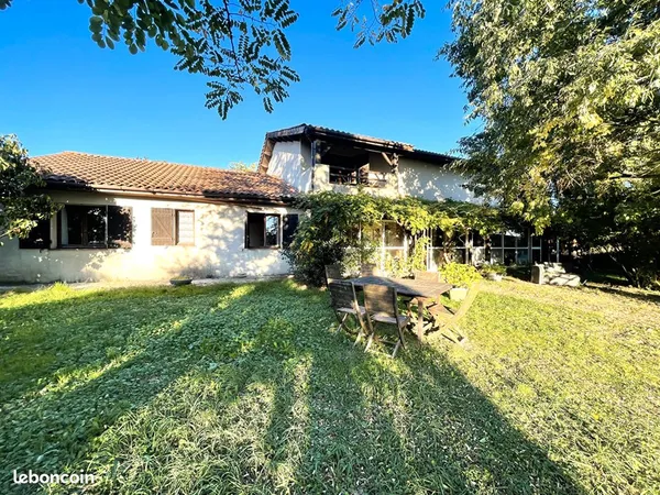 Maison 8 pièces 230 m² 