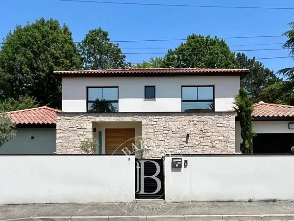 BALMA CENTRE, MAISON CONTEMPORAINE DE 228M² AVEC PISCINE 