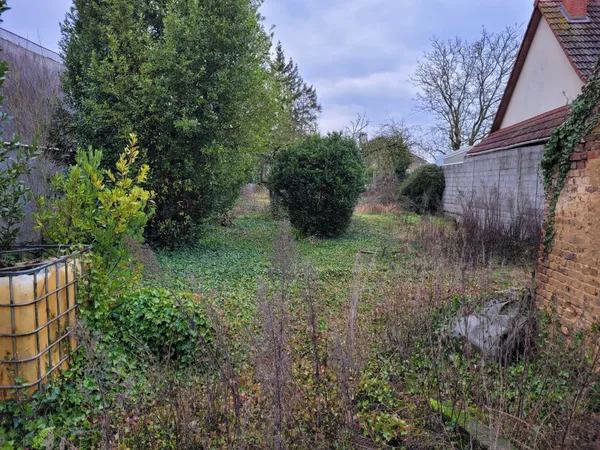TERRAIN A BÂTIR 7 KMS NORD AMIENS 