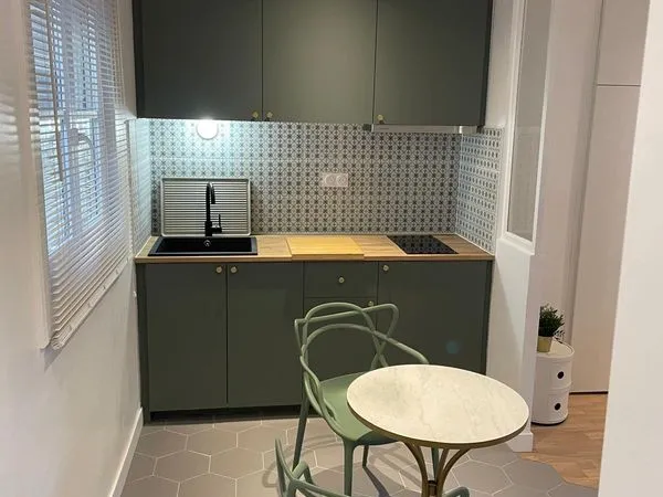 Studio refait à neuf République 