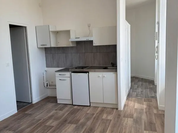 STUDIO - CENTRE-VILLE - WIFI - GARAGE VÉLO - 26 m² 