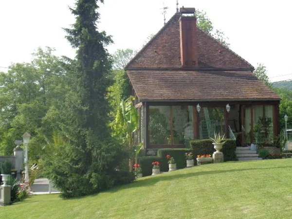 Proche Nuits Saint Georges très belle propriété en pierres avec 