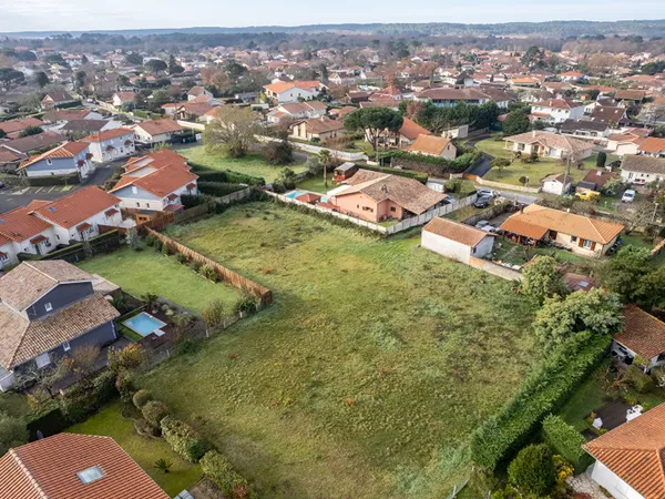 Terrain exceptionnel en plein centre-ville de Biscarrosse ! 