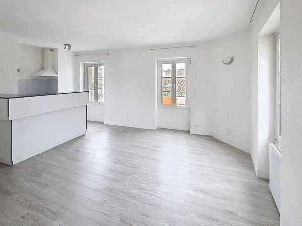 Appartement lumineux et bien situé au coeur de Saint-Pierre 