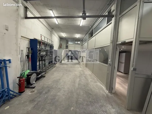 Local industriel 155 m² 