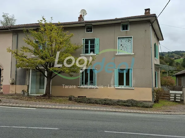 Poule Les Echarmeaux, Maison ancienne composée de 2 habitati 