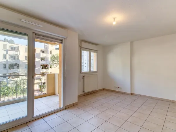 Grand Appartement 2 Pièces - Lumineux, Calme et Fonctionnel à Nice (Mantega) 