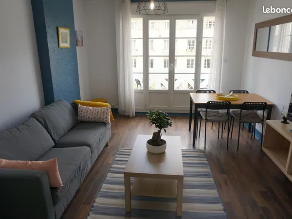 3 chambres face château 