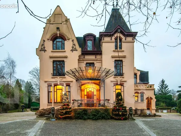 Maison 21 pièces 696 m² 
