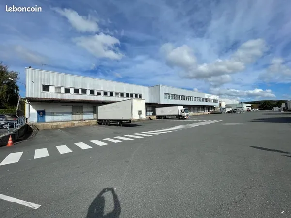 Local industriel 4 700 m² 