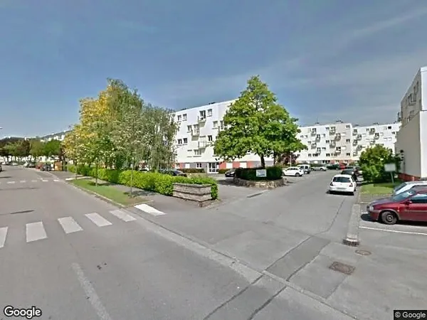 Propose appartement 66m² 3 pièces récemment rénové à 10 mn à pied du port de Vannes 