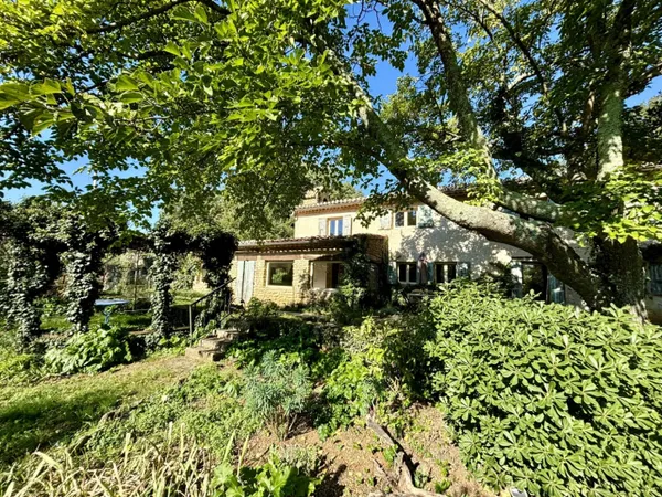 GRIGNAN. MAS ANCIEN DE 170 m² SUR MAGNIFIQUE PARC ARBORE DE 9676 