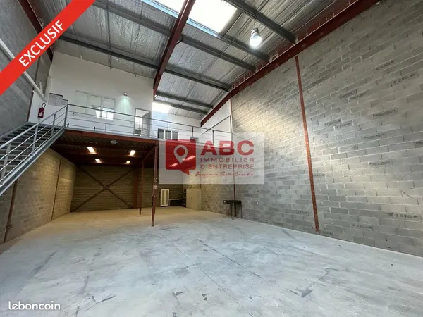 Local d'activité 300 m² 