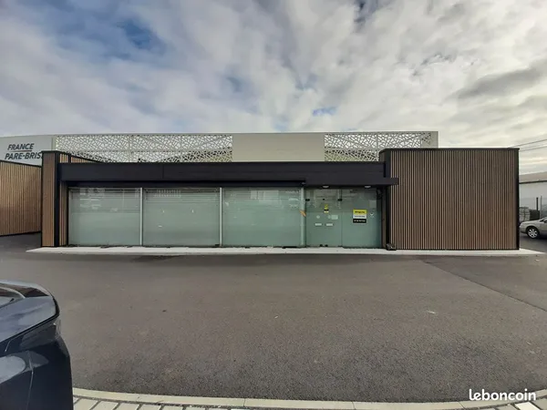 Local 1000 m² NANTES 