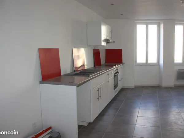 Loue grand T2 centre Carbonne 