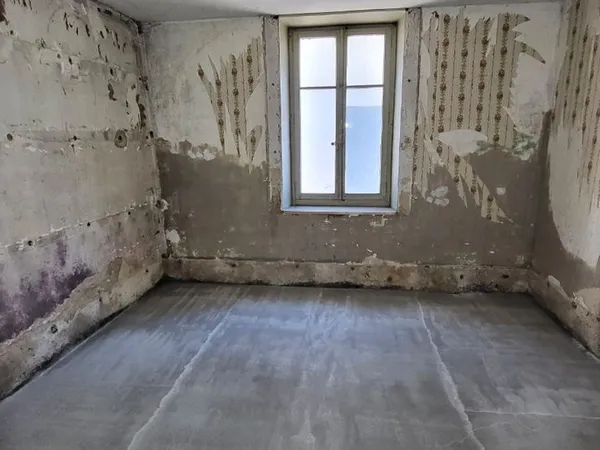 Studio brut à rénover au centre-ville 