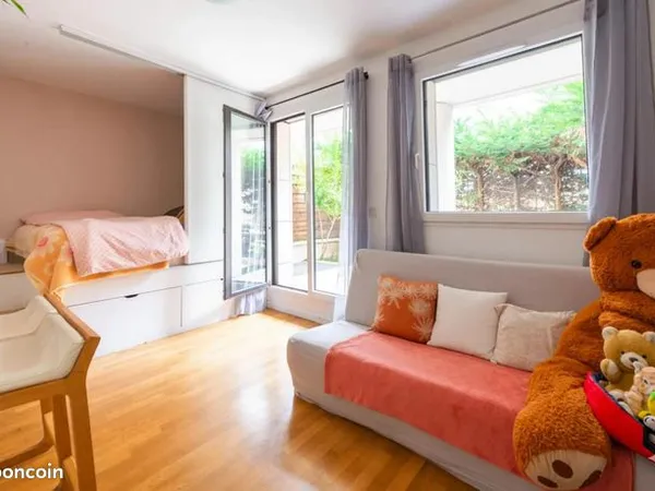 Studio 1 pièce 25 m² 