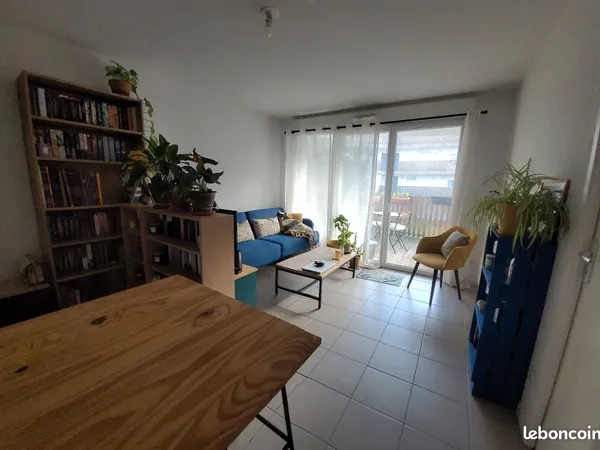 Appartement Bas CENON 40m2 avec Balcon 9m2, avec locataire en place ou libre selon demandes + place 
